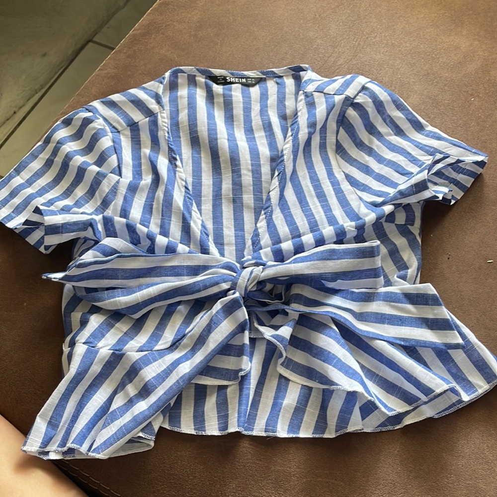 Cute top, front tie
